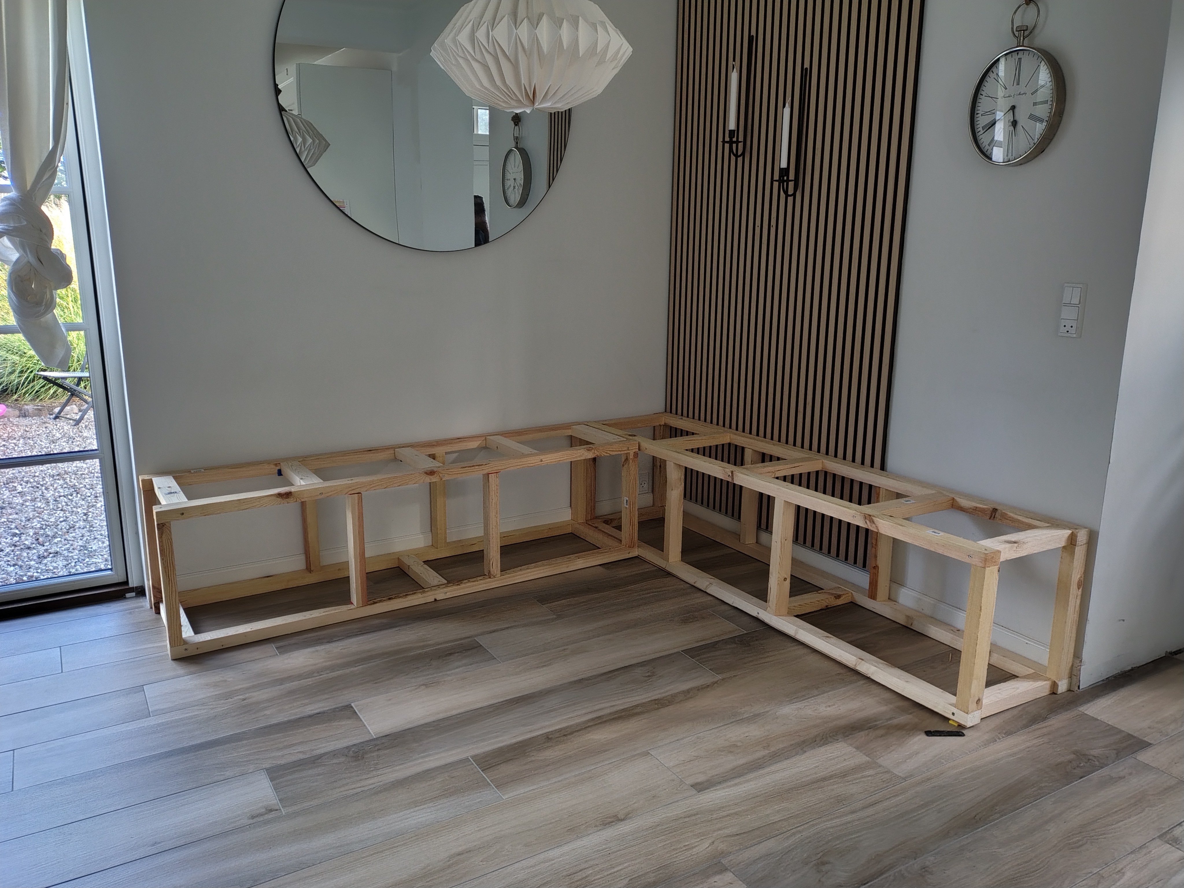 DIY indbygget hjørnebænk i moderne nordisk stil - Billede 4